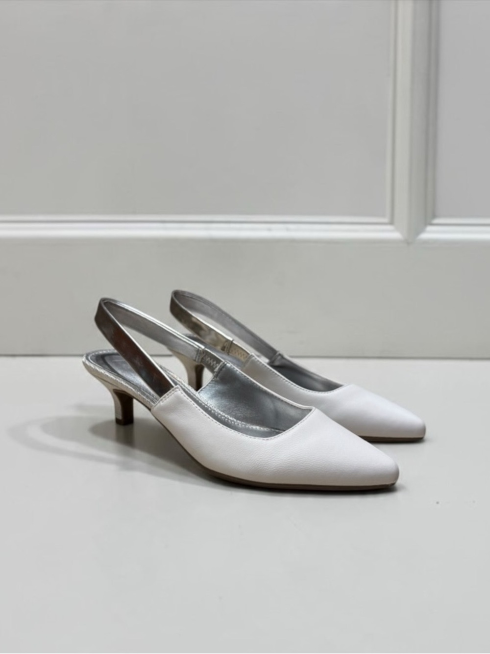 Anne Klein Aileen Leather Slingback Pumps Heels White Size 6